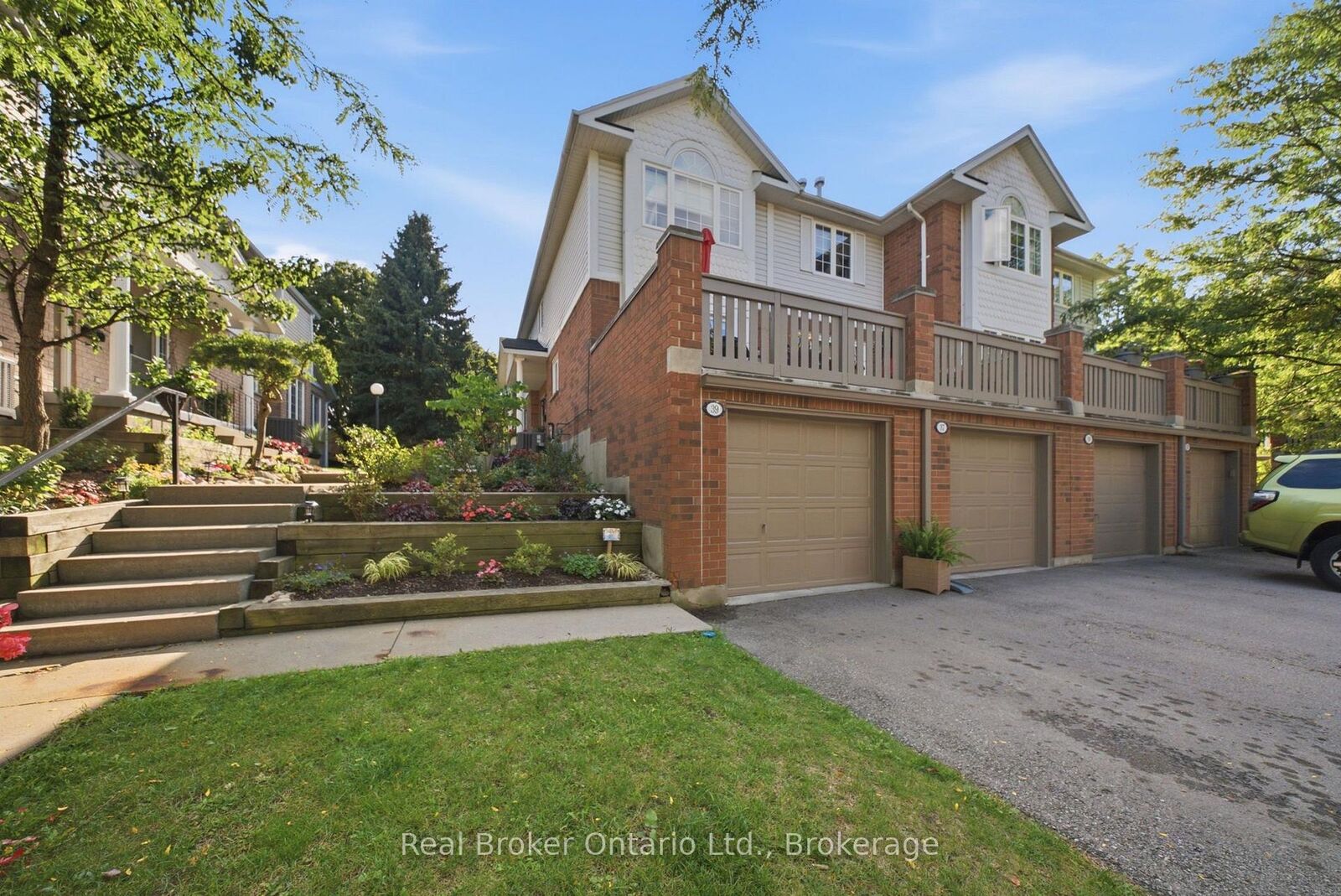 Property Photo:  941 Gordon Street 37  ON N1G 4R9 
