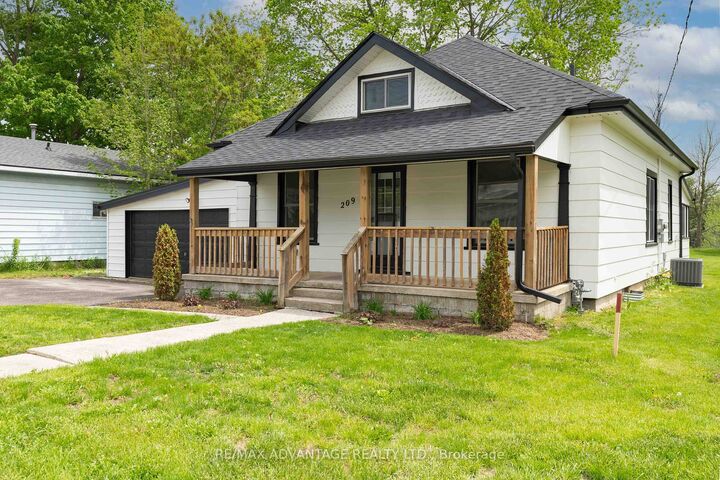 Property Photo:  209 Victoria Street  ON N5C 2N2 