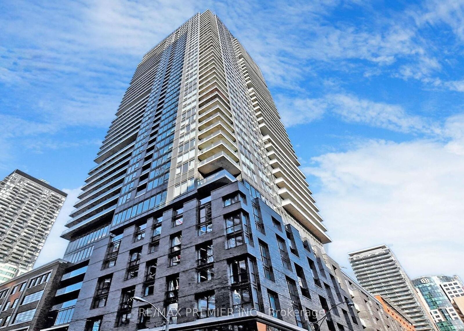 Property Photo: 115 Blue Jays Way 4115 ON M5V 0N4