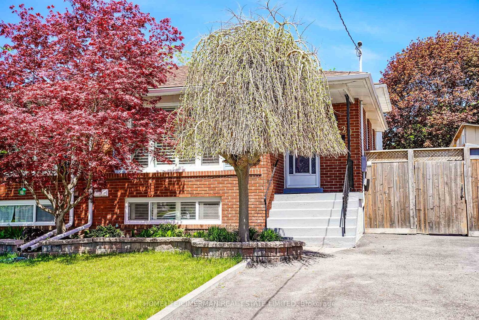 Property Photo: 20 Lawrence Crescent ON L1C 1J4