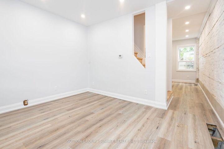 Property Photo:  100 Rosethorn Avenue  ON M6N 3L1 