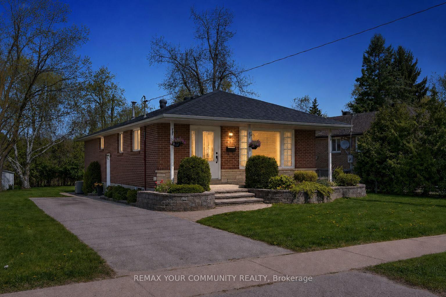 Property Photo: 212 Grove Street E (Main Floor) ON L4M 2P9