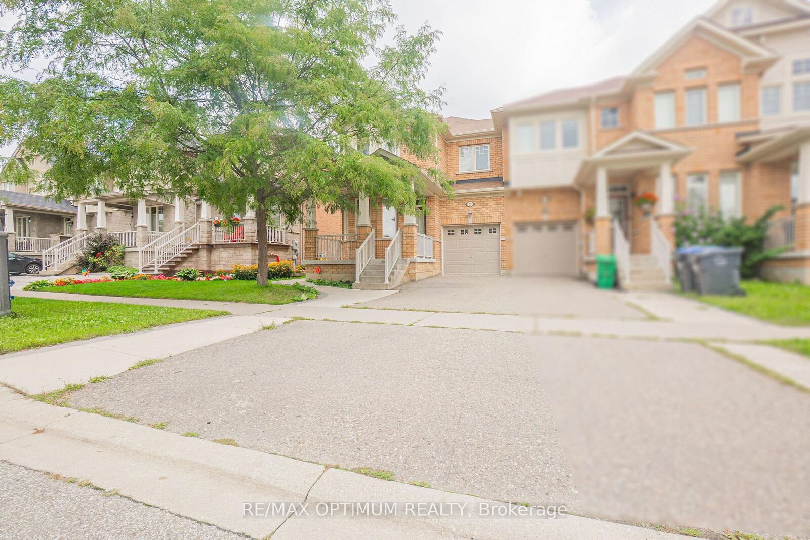 Property Photo:  23 Merrickville Way  ON L6Y 0V5 