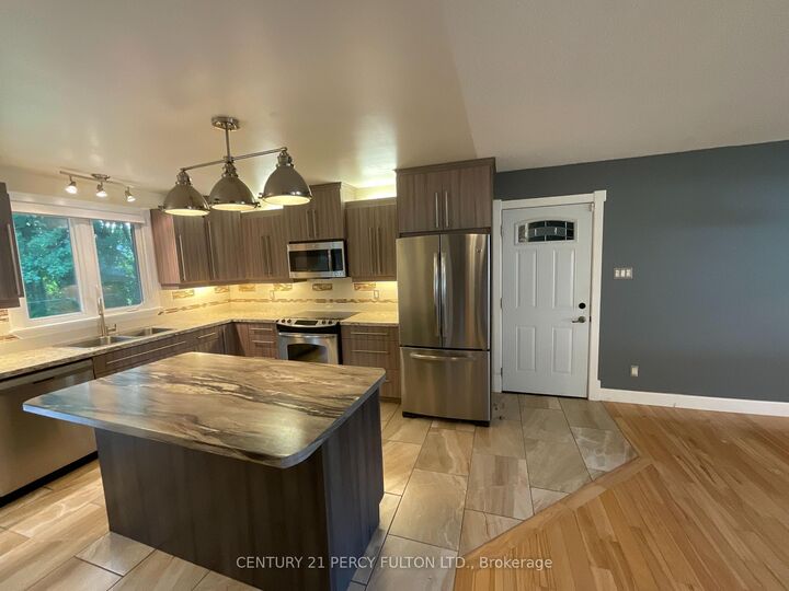 Property Photo:  1060 Bourget Avenue  ON K1J 8C2 