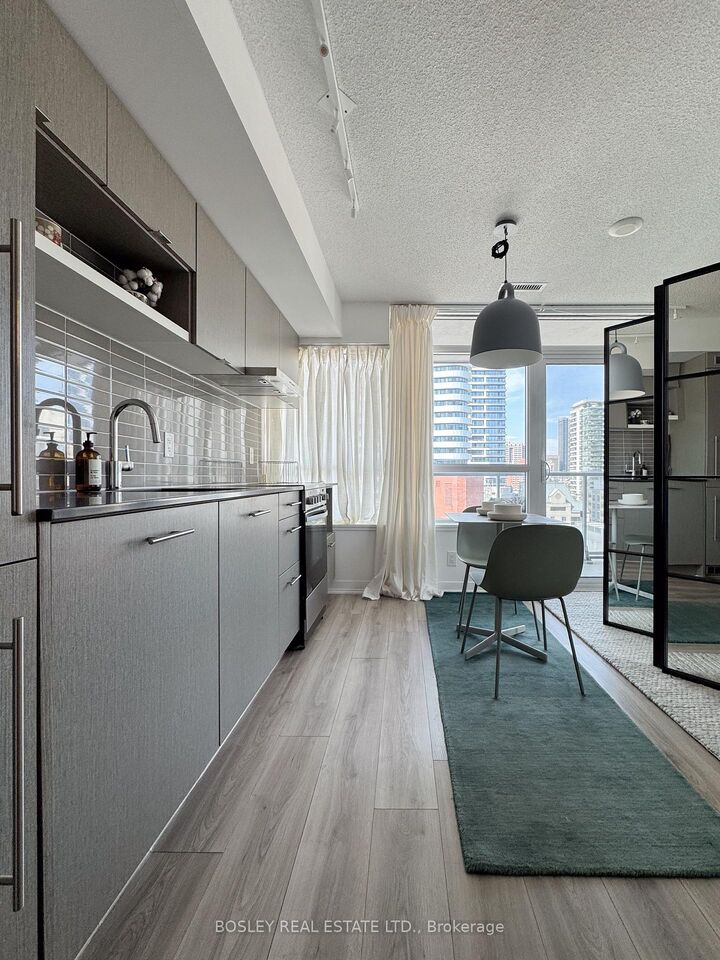 Property Photo:  365 Church Street 1504  ON M5B 1H6 