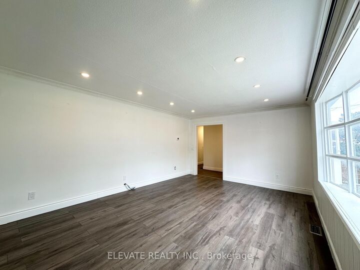 Property Photo: 1070 Fergus Avenue Upper ON L5E 2P1