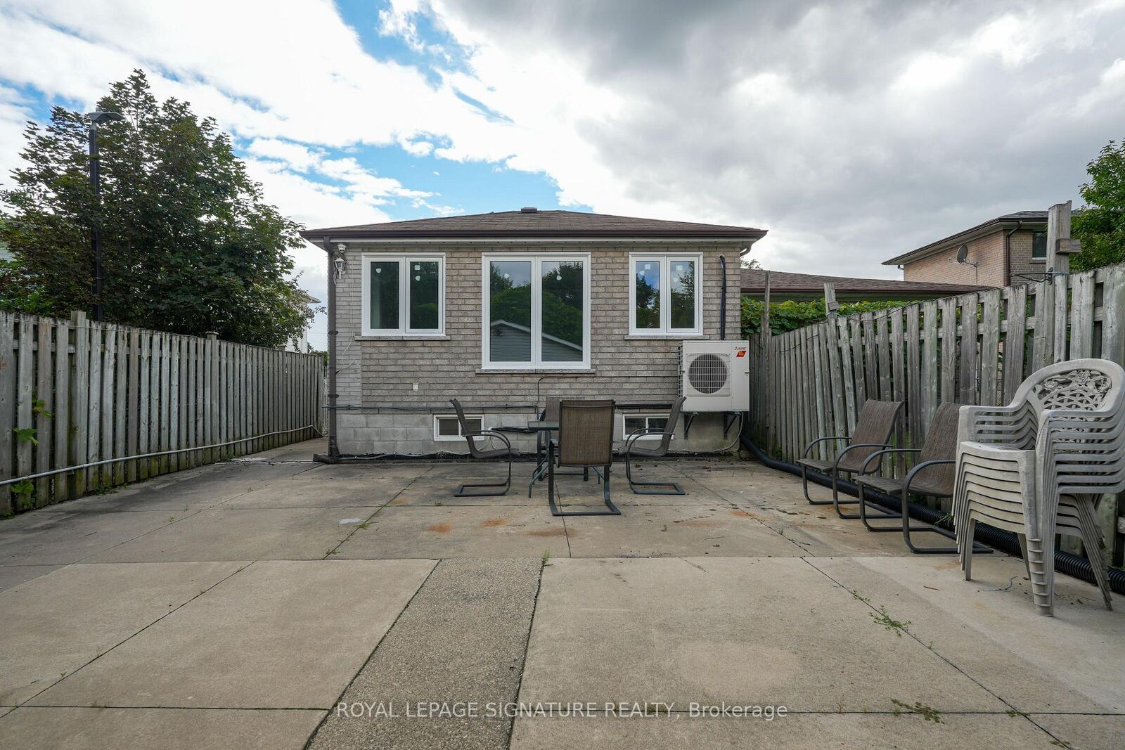 Property Photo:  674 Abana Road Lower  ON L5A 1H4 
