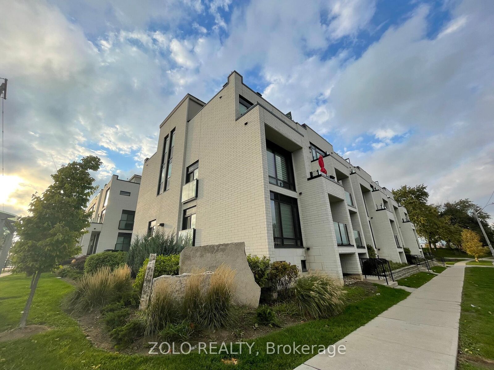 Property Photo:  130 Widdicombe Hill Boulevard 418  ON M9R 0A9 