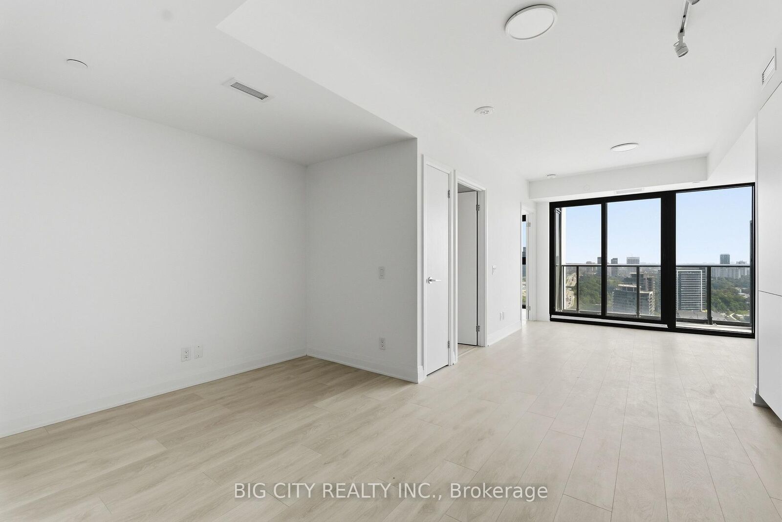 Property Photo:  25 Frederick Todd Way 2208  ON M4G 0C6 
