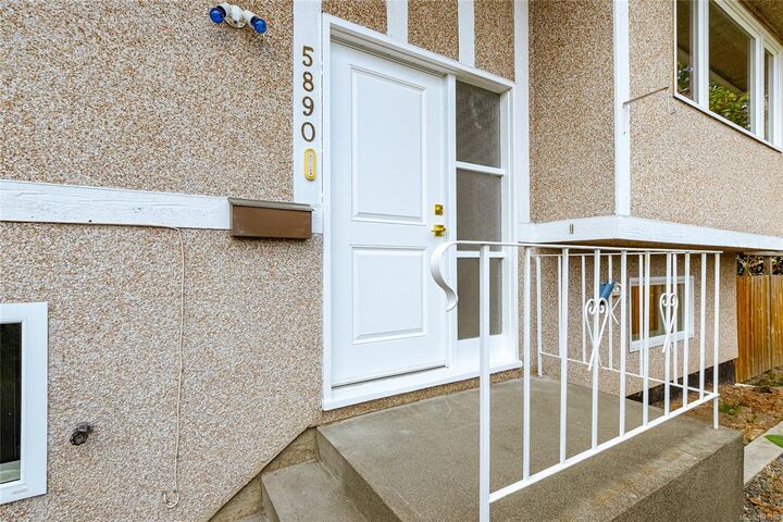 Property Photo:  5890 Chesterfield Ave  BC V9L 3M7 