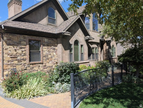 Property Photo: 660 E Eagle Ridge Dr S UT 84054