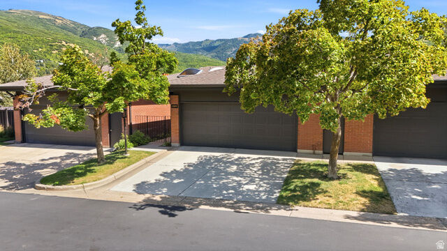 Property Photo: 2009 Ridgewood Way UT 84010