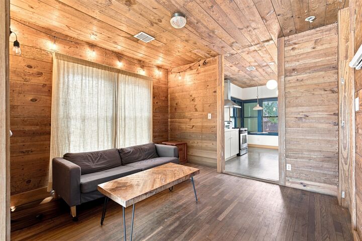 Property Photo:  1406 E 11th Street  TX 78702 