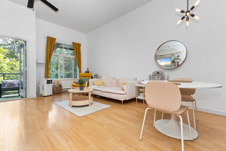 Property Photo: 33338 E Bourquin Crescent 406 BC V2S 1Y1