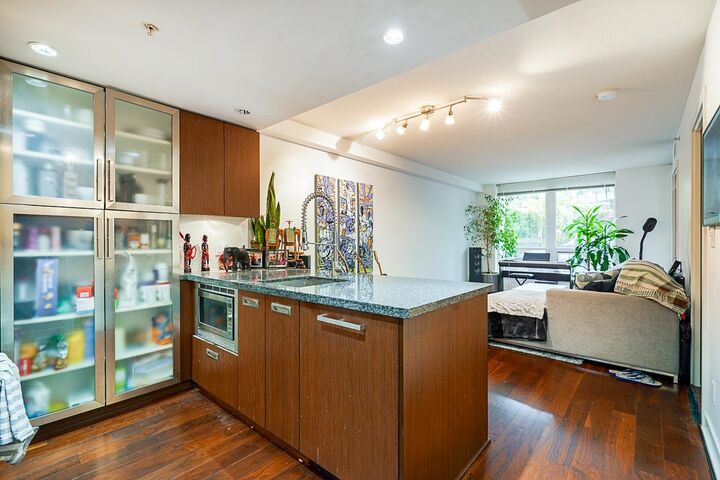 Property Photo:  1055 Richards Street 210  BC V6B 0C2 