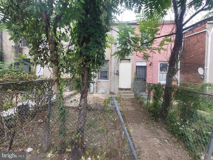 Property Photo:  1534 N Carey Street  MD 21217 