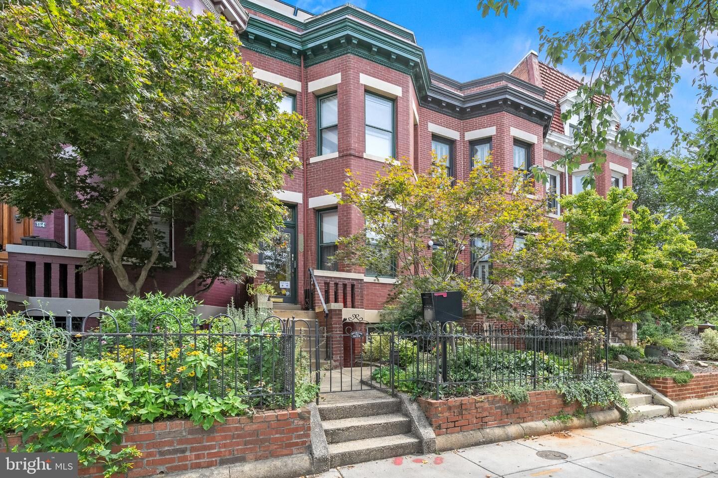 Property Photo:  158 12th Street SE  DC 20003 