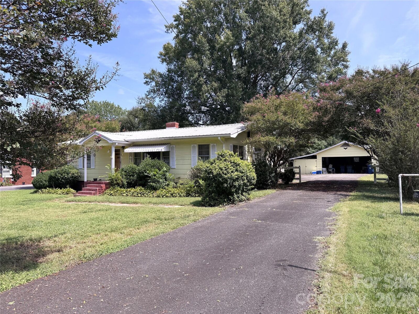 Property Photo:  100 Dallas Street  NC 28078 