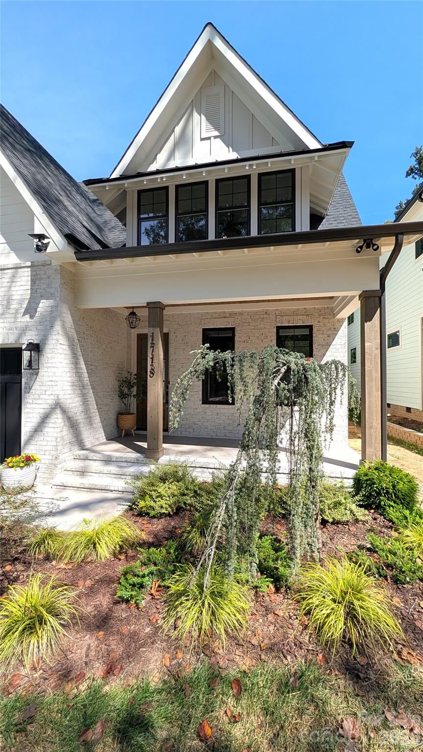 Property Photo:  1718 Seifert Circle  NC 28205 