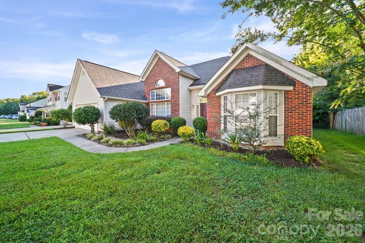 Property Photo:  6414 Goldenblush Circle  NC 28269 