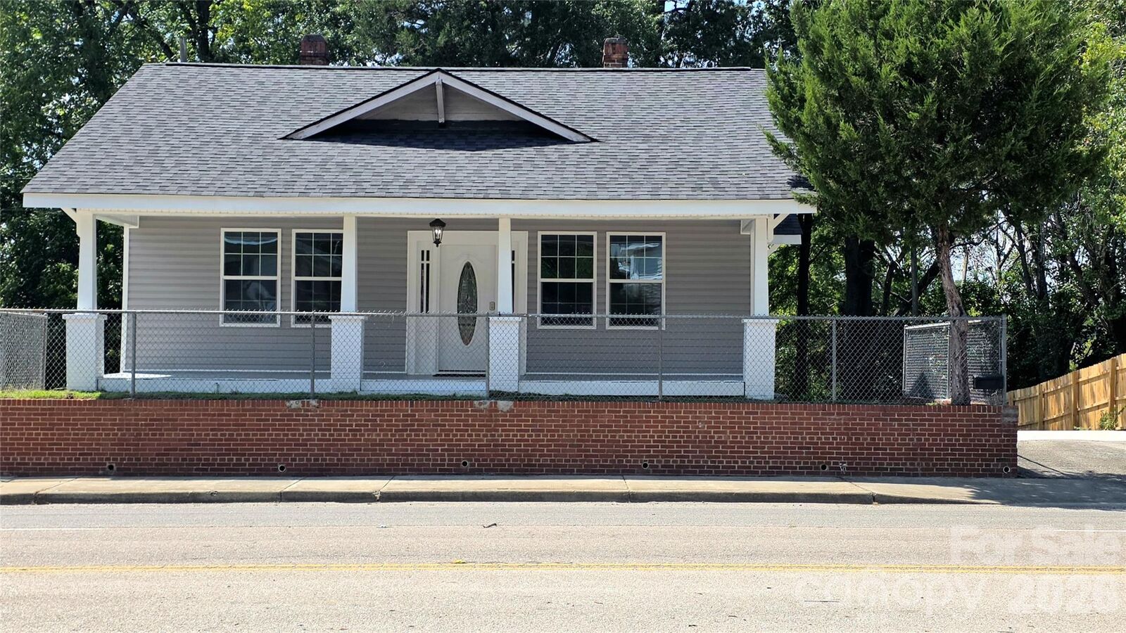 Property Photo: 406 S Market Street SC 29720