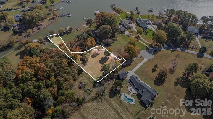 Property Photo:  332 Queens Cove Road  NC 28117 