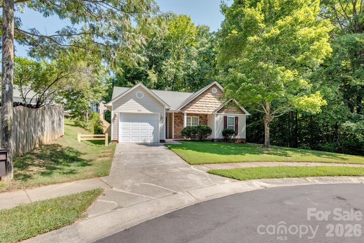 Property Photo:  7917 Pebbleridge Drive  NC 28212 