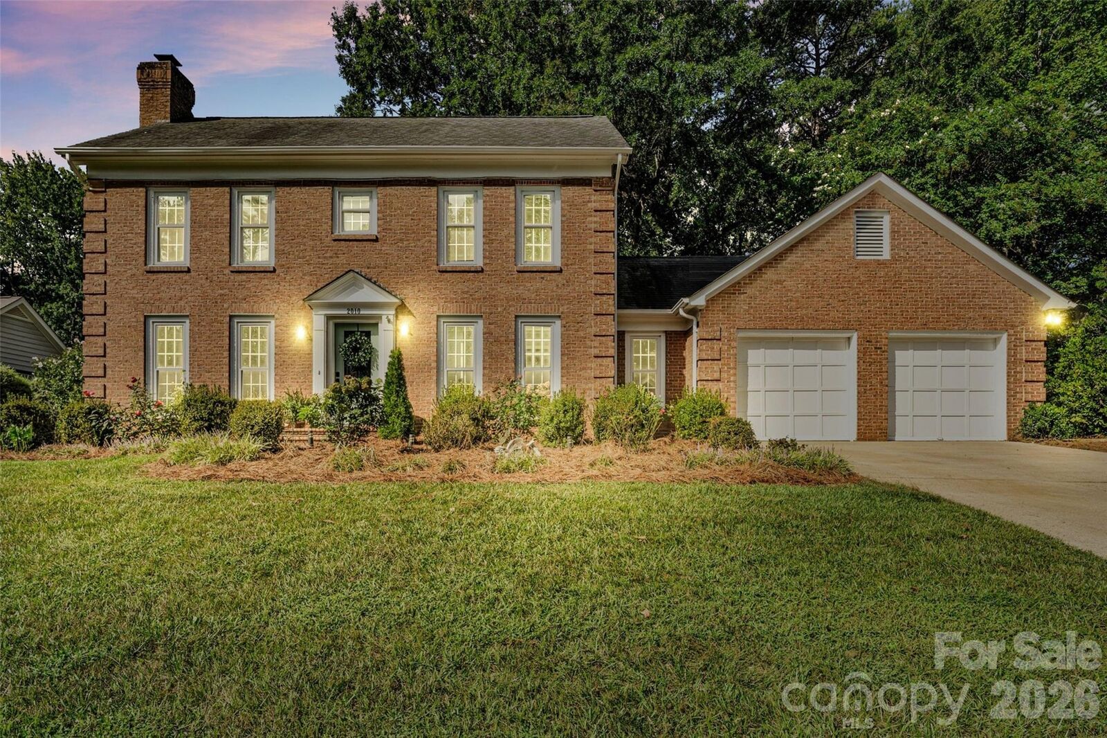 Property Photo:  2010 Glendalough Lane  NC 28105 