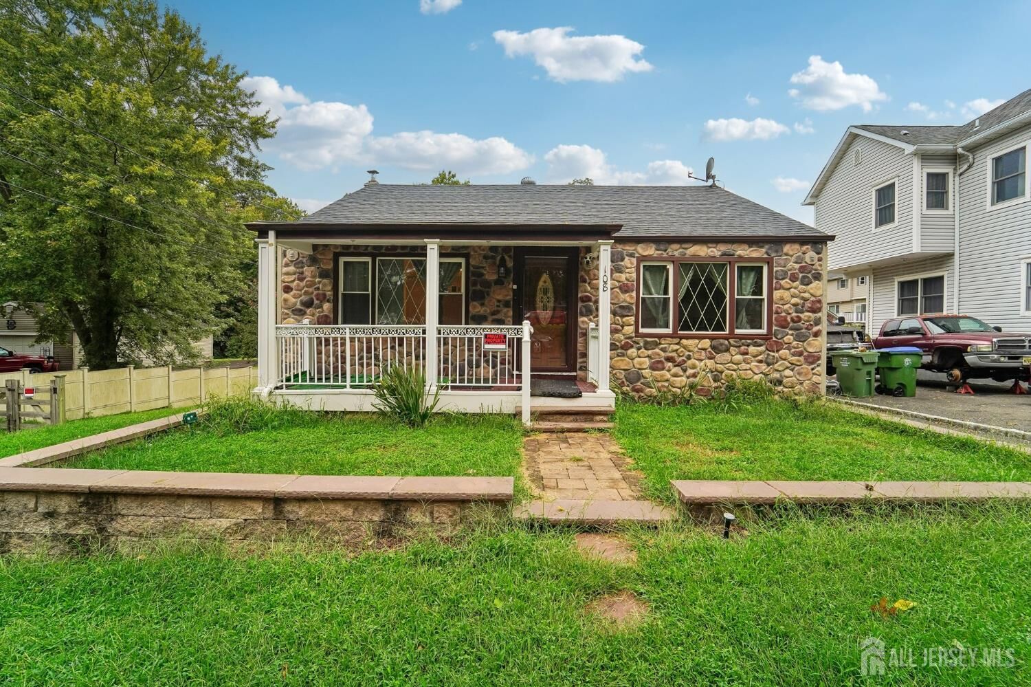 Property Photo:  108 Park Way  NJ 08817 