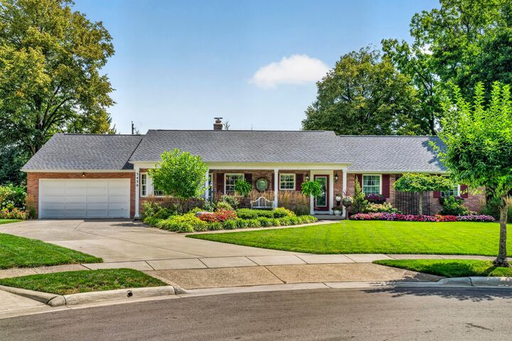 Property Photo:  3430 Stonehenge Court  OH 43221 