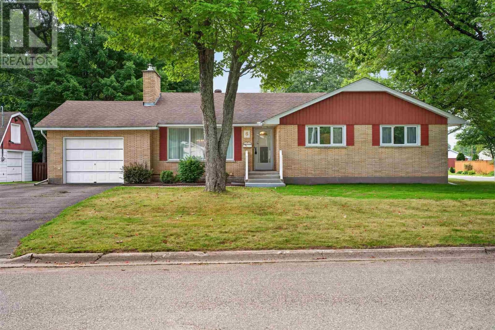 Property Photo:  6 Pinemore Blvd  ON P6B 4E3 