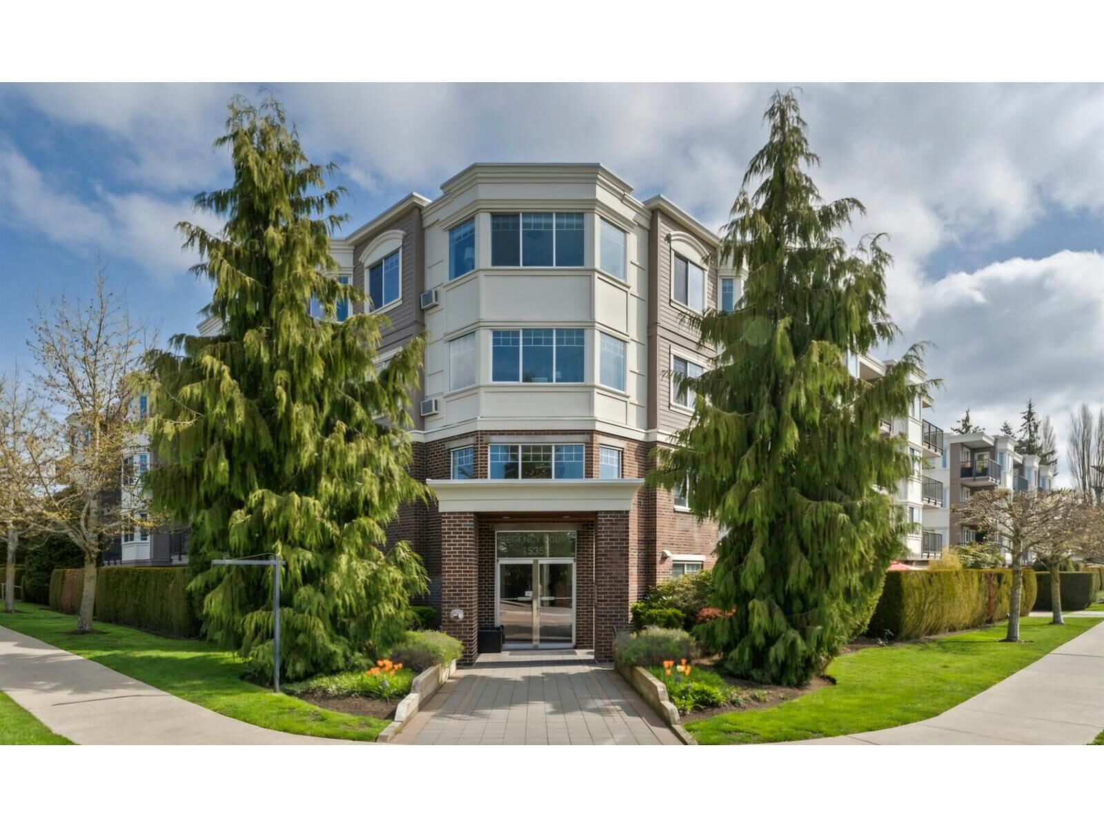 Property Photo:  15357 Roper Avenue Ph-5  BC V6B 2G2 