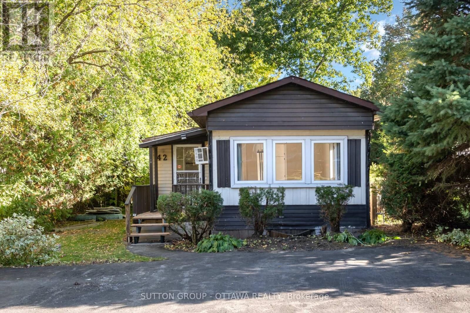 Property Photo:  7481 Mitch Owens Road 42  ON K1G 3N4 