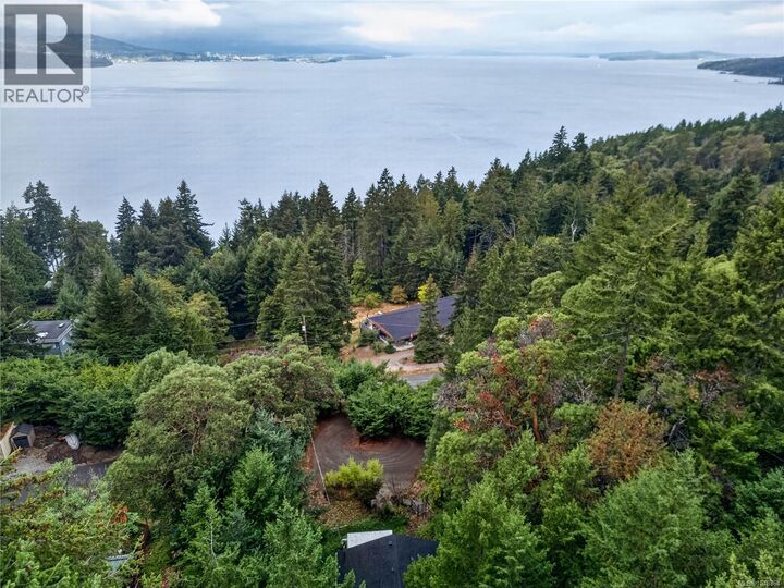 Property Photo: 321 Collins Road BC V8K 2N1
