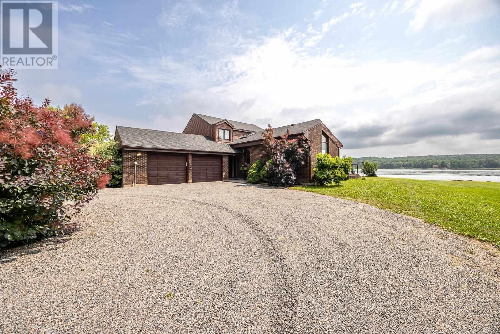 Property Photo:  395 River Rd  ON P6A 5K9 