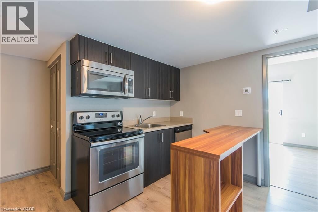 Property Photo:  321 Spruce Street 609  ON N2L 0G4 