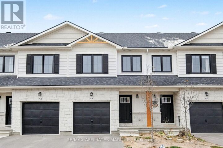 Property Photo:  44 Whitcomb Crescent  ON K7A 0C0 
