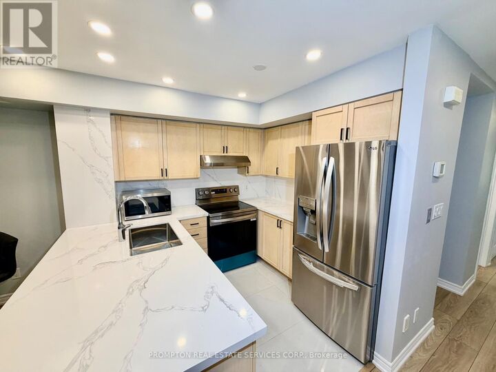 Property Photo: 285 Antibes Drive 11 ON M2R 3X9