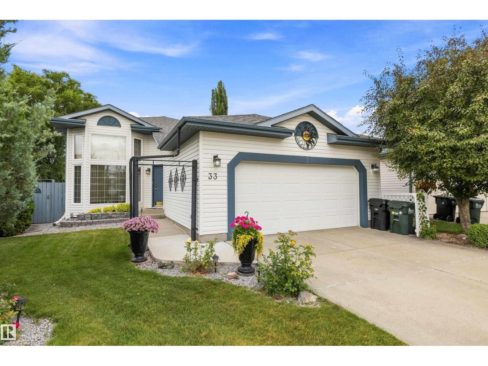 Property Photo: 33 Dorian Wy AB T8H 1Y2