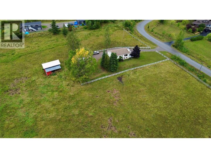 Photo de la propriété:  6801 Hillside Drive  BC V0B 2G3 