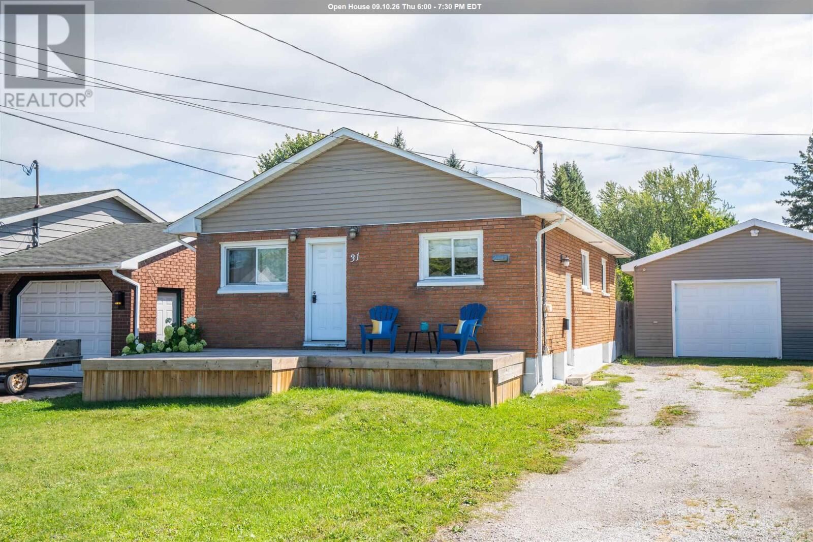 Property Photo:  31 East Balfour St  ON P6C 1W9 