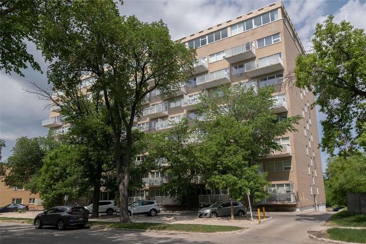 Property Photo:  71 Roslyn Road  MB R3L 0G2 