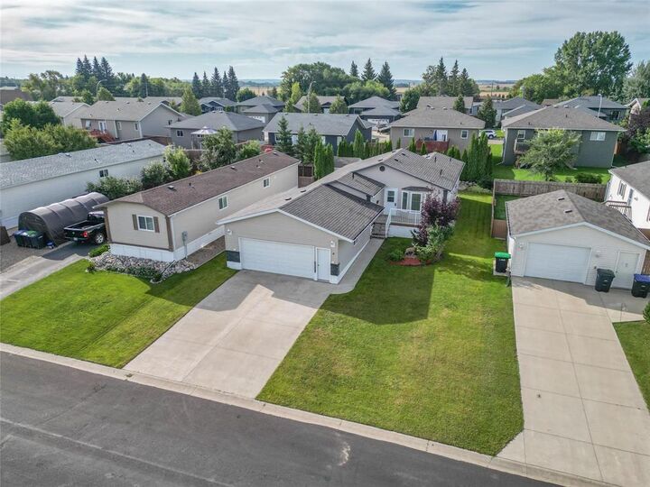 Property Photo:  4 Young Avenue  MB R7A 2L1 