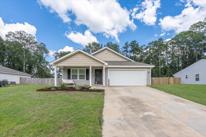 Property Photo: 148 Squirrel Road FL 32433