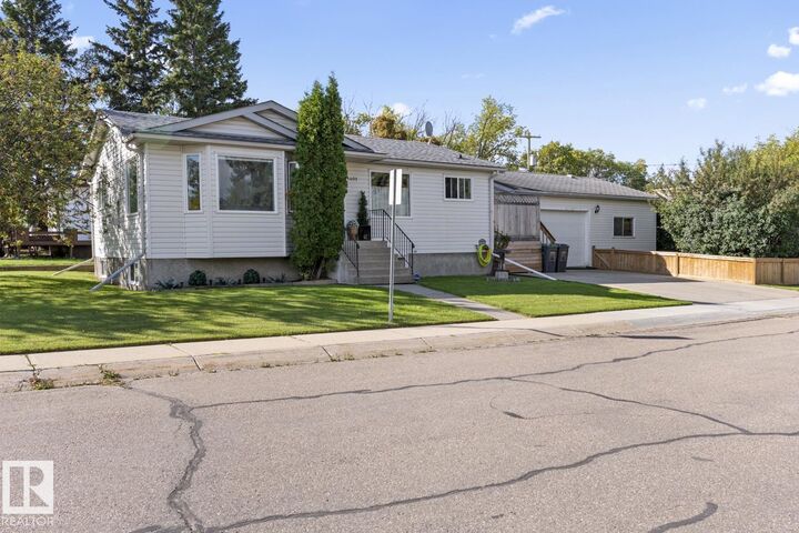 Property Photo:  1401 9 Street  AB T9M 1J7 