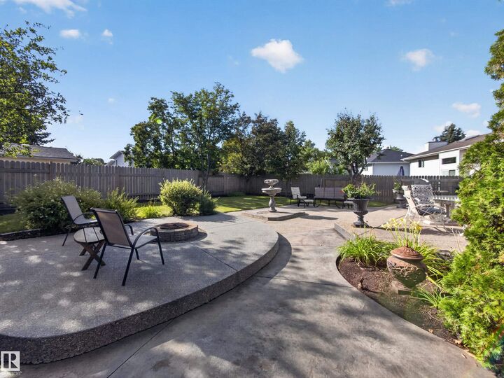 Property Photo: 15 Westpark Court AB T8L 2P1