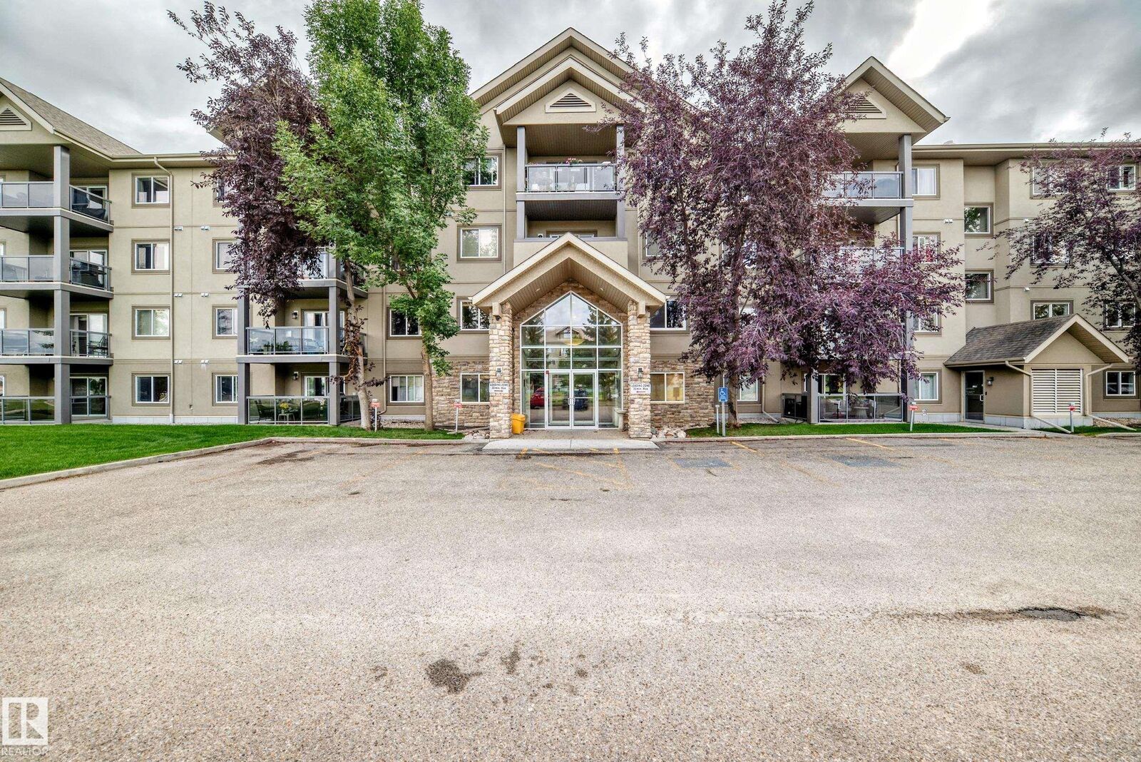 Property Photo: 279 Suder Greens Drive NW 418 AB T5T 6X6