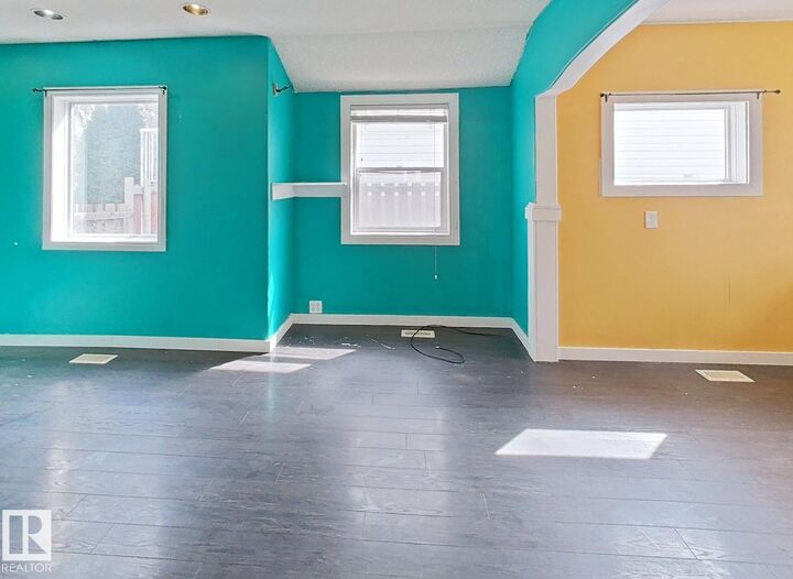 Property Photo:  12436 86 Street NW  AB T5B 3L4 