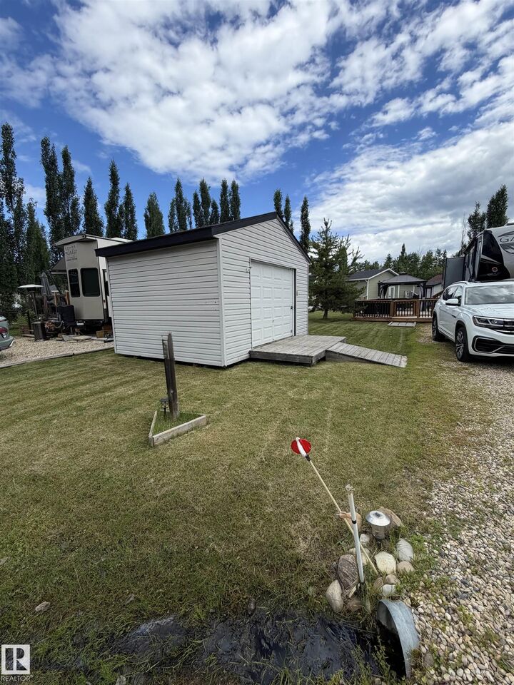 Property Photo:  53207 Hghway 31 65  AB T0E 2B0 