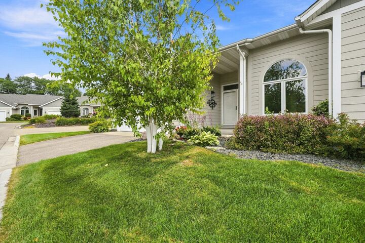 Property Photo:  833 Southcross Drive E  MN 55306 